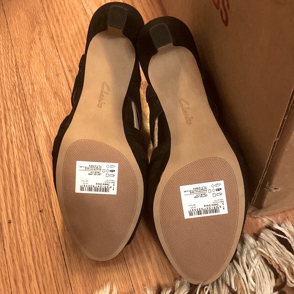 Brand new Black suede platform heels!  Sz 7.5 - Picture 3 of 4